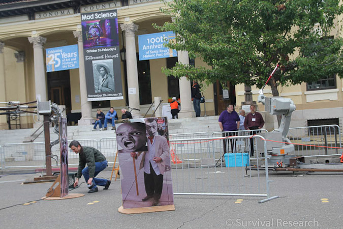 Mike Wehner positions props