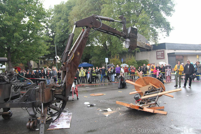 Big Arm vs Stick Wheel Robot