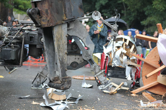 Big Arm vs Stick Wheel Robot