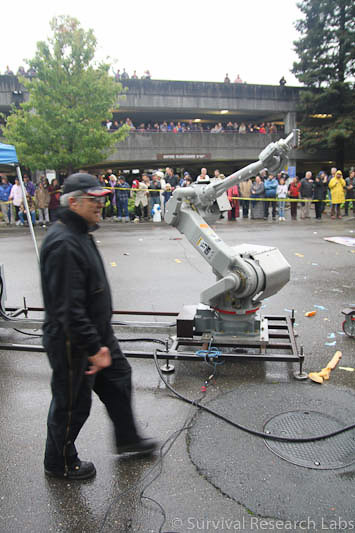 Mark Pauline ends the show (next to Motoman)