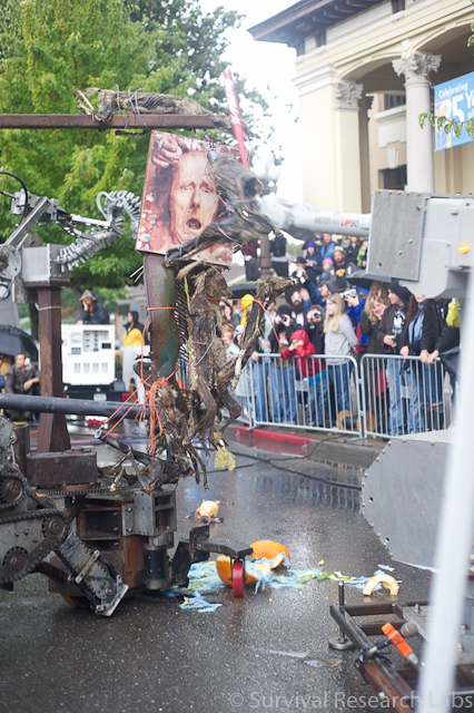 The Motoman and Running Machine attack the Coyotes on the Dual Mules