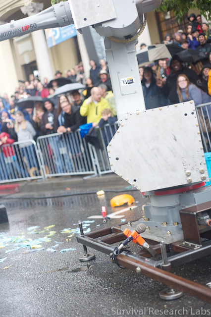 A mic is recording the Motoman